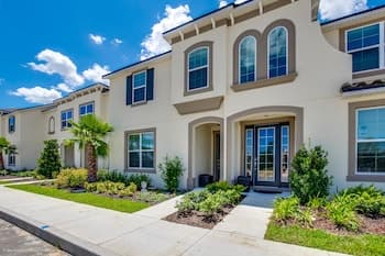 5 Bedroom 4.5 Bathrooms With Pool