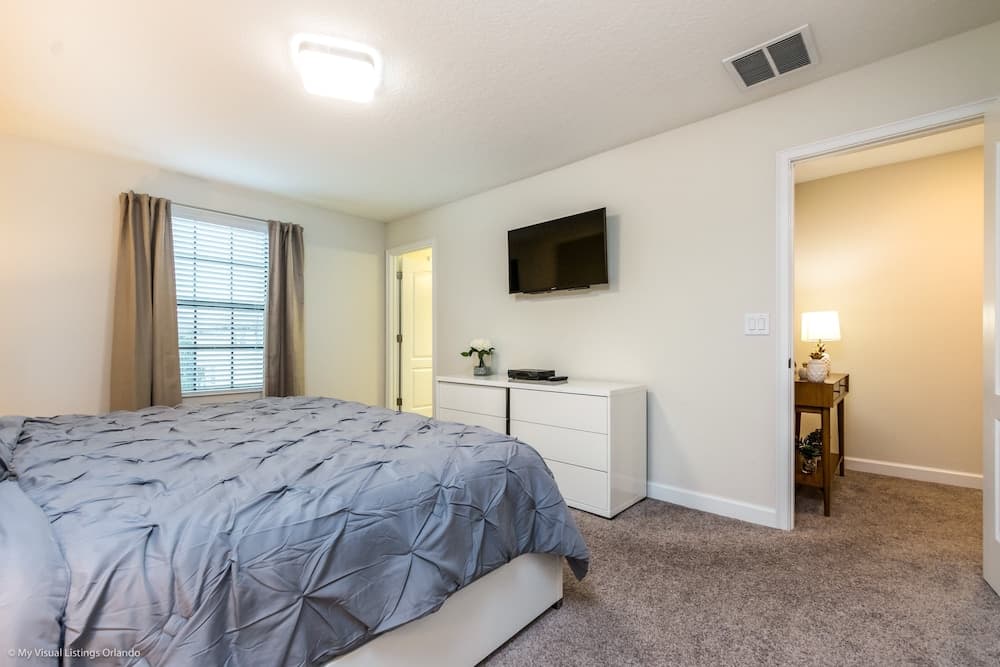 Luxury 6 Bedroom 4 Bath Home with Spa