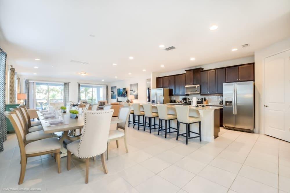 Family Friendly 9 Bedroom 8.5 Bathroom