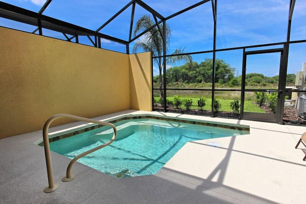 Townhome with Pool at Solterra