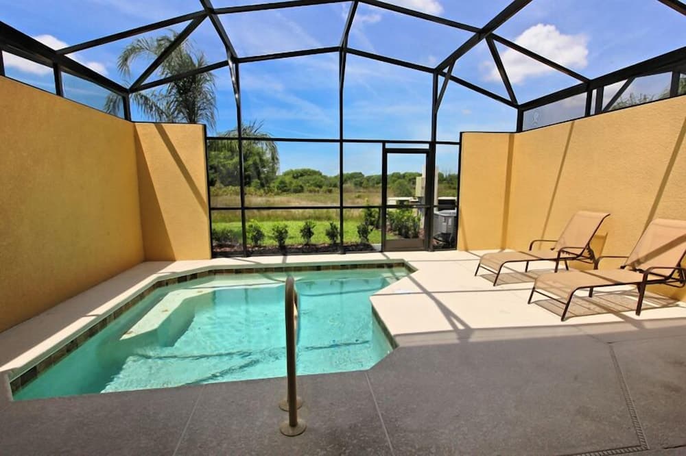 Townhome with Pool at Solterra