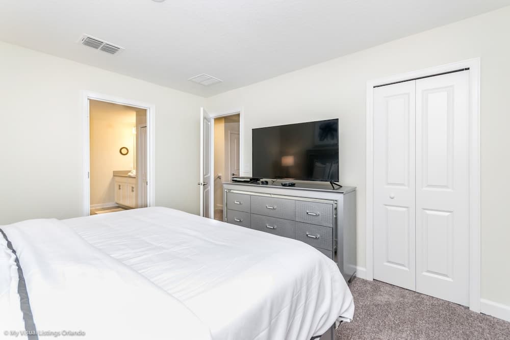 Champions Gate 8 Bedroom