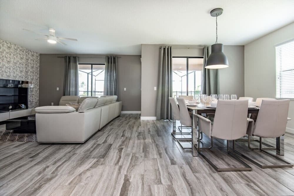 6 Bed Villa Games Pool Spa