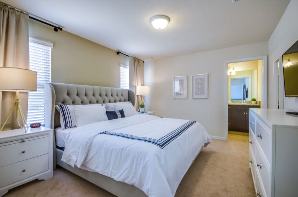 8 Bedroom Villa in Windsor at Westside Resort