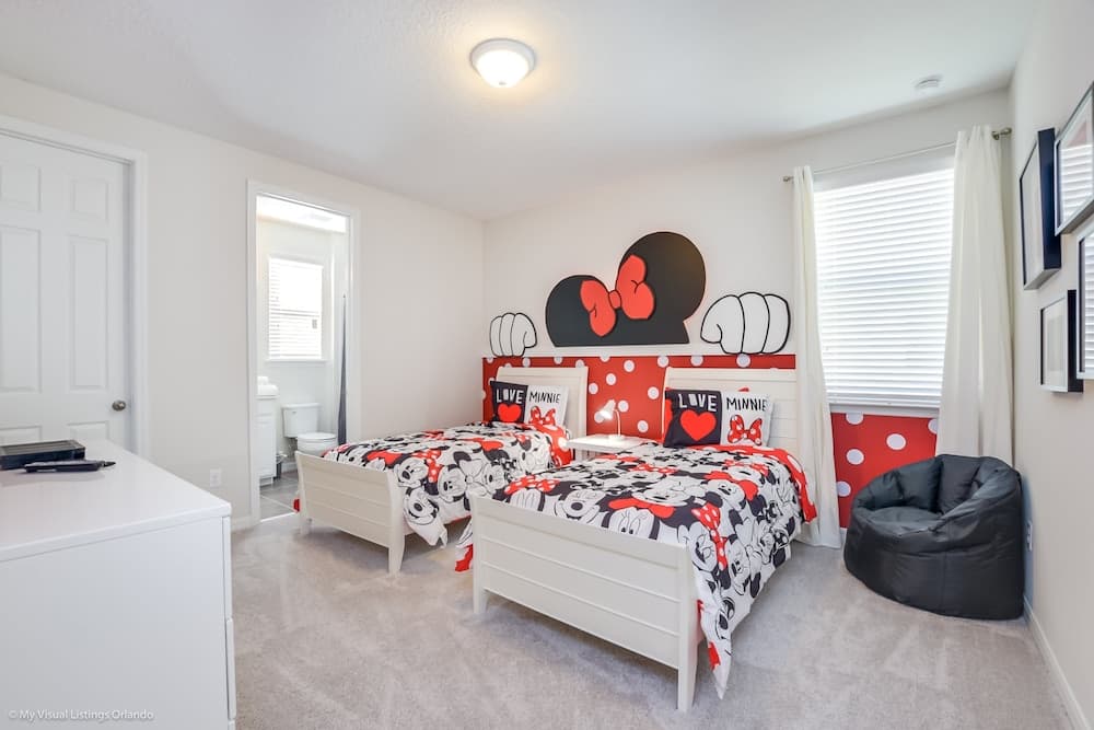 7 BD 5 BH Villa Game, Pool and Spa