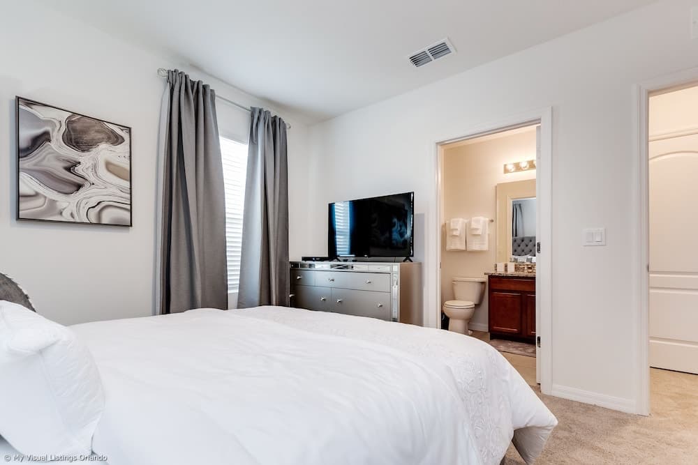 5280oak Luxury Ne 6 Bedroom 4.bath Home