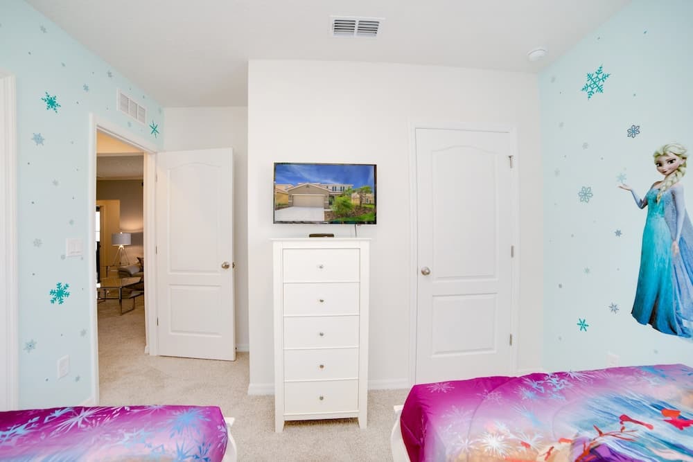 5 Bdrm Solterra New Home