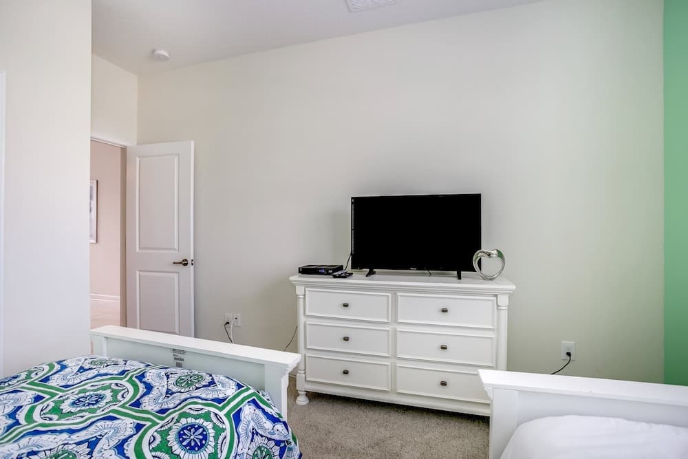 5 Bdrm Gated Golf Community Villa