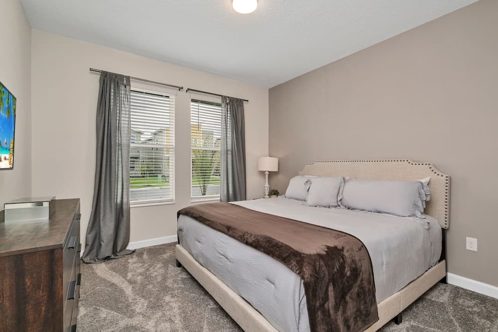 Edgy, Modern 6 Bed 5 Bath