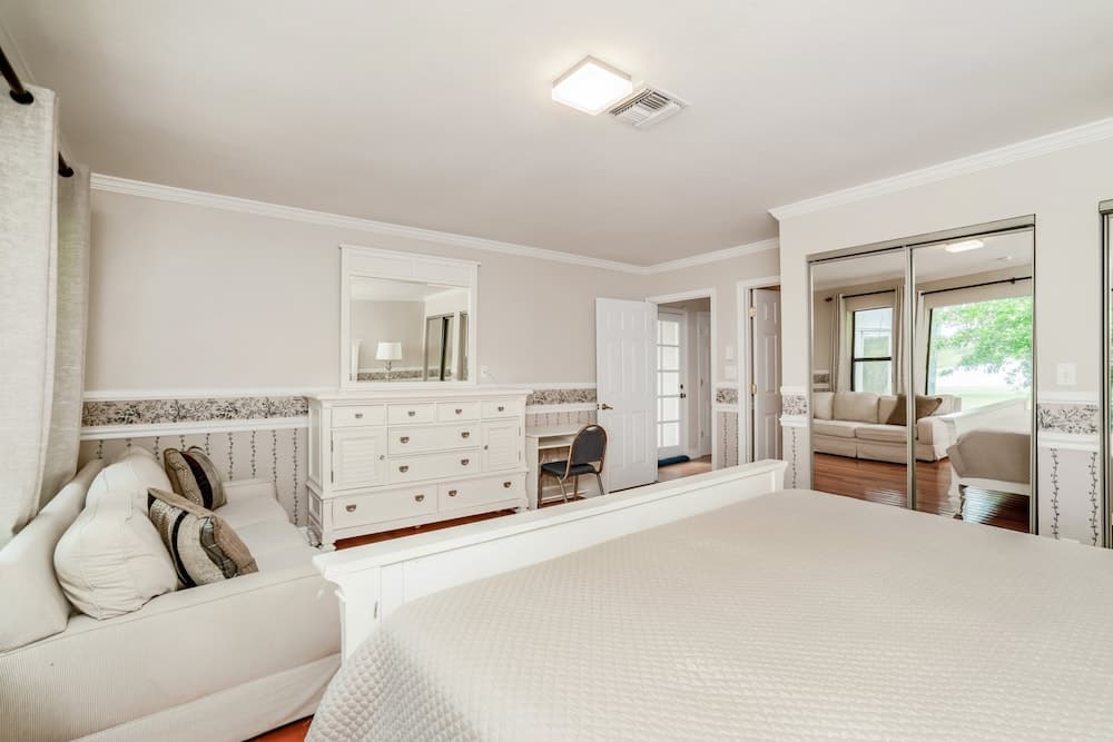 Ultimate 6 Bedroom 5 Bathroom On Bay Hill