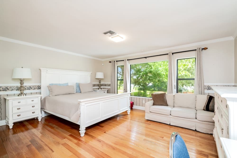 Ultimate 6 Bedroom 5 Bathroom On Bay Hill