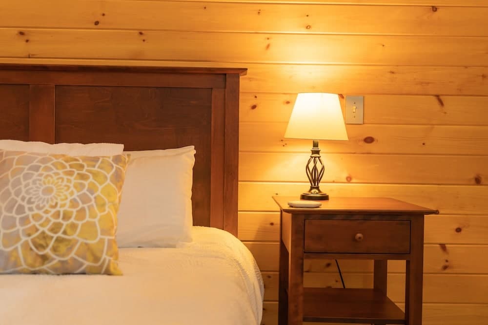 Classic Stowe Ski 3 Bedroom Chalet by RedAwning