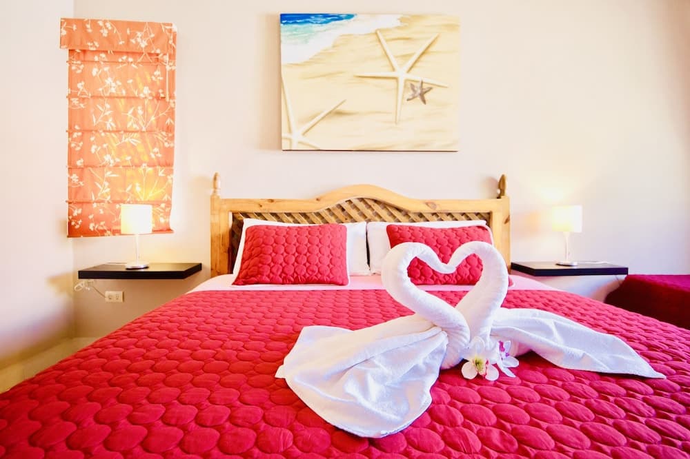 Room in B&B - Executive Comfort Room With Swimming Pool Air Conditioning and Parking