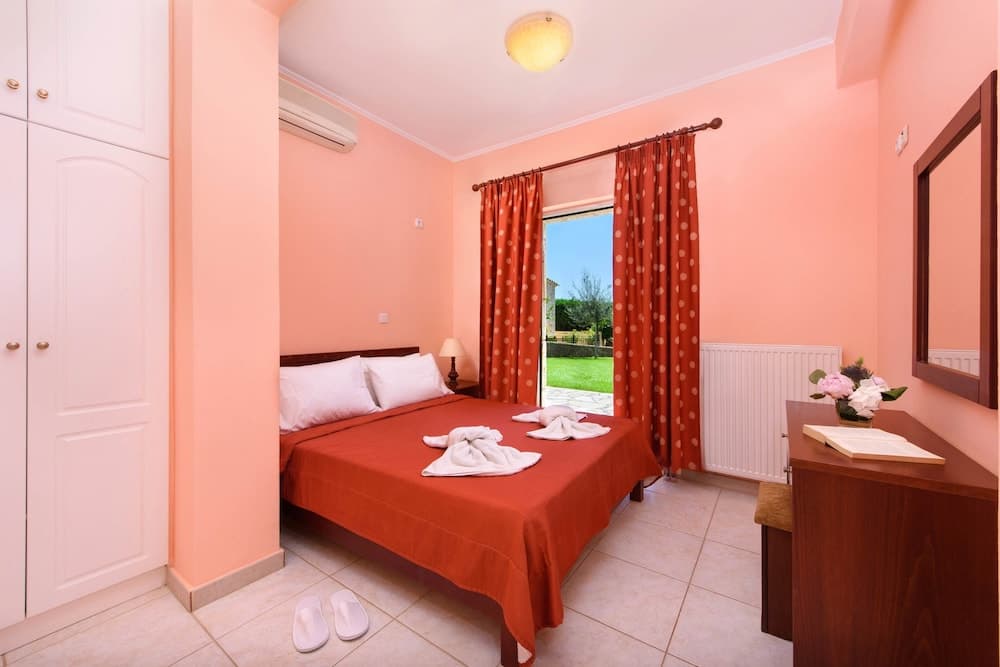 Luxury Villa Lemonia With Private Pool