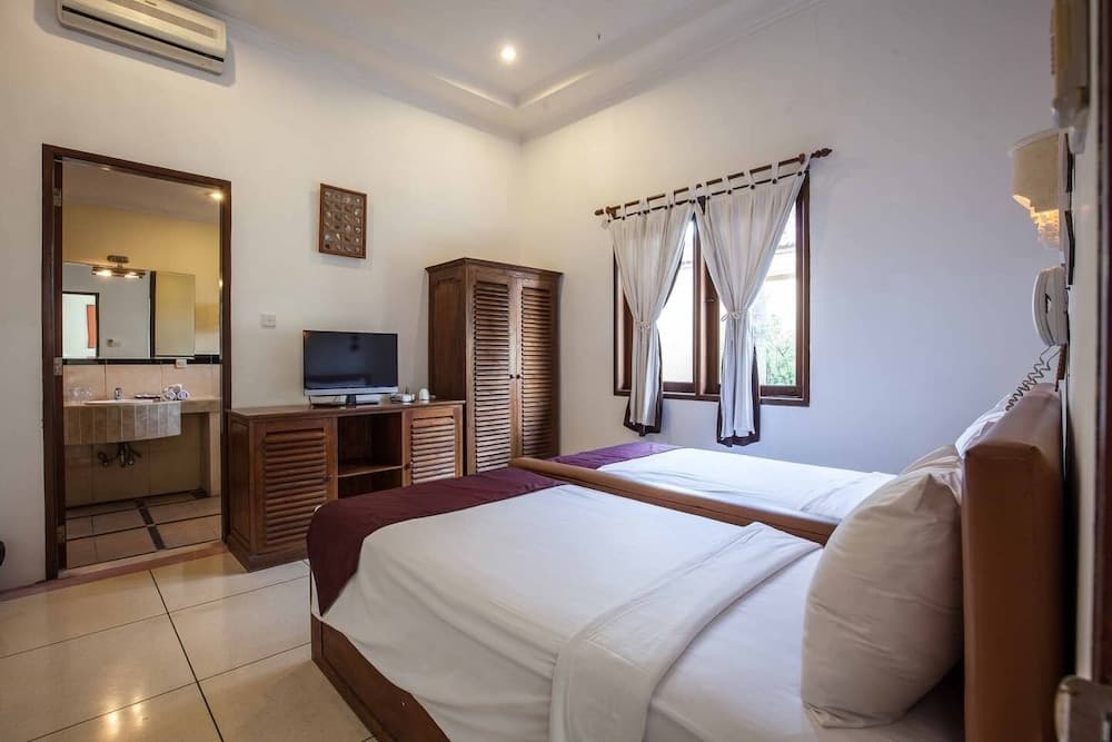 9-BR Private Pool Villa Walk to Seminyak Beach