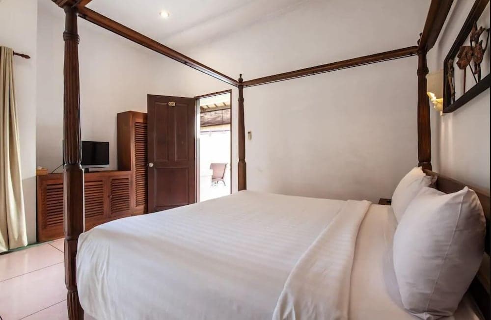 8-BR Private Pool Villa Walk to Seminyak Beach