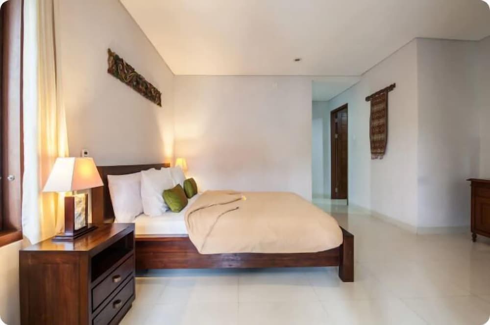 SMV - garden - 6-BR · 6BR Garden Villa Walk to Beach N Shops Legian
