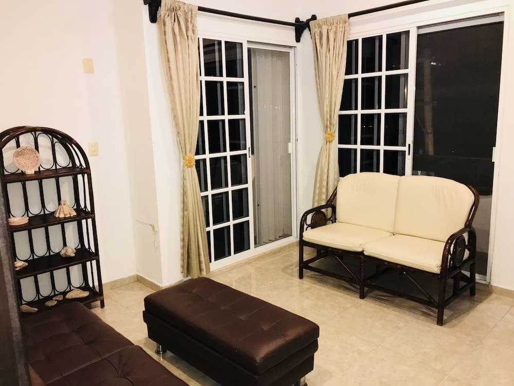 5th Avenue 3 People Balcony Apartment