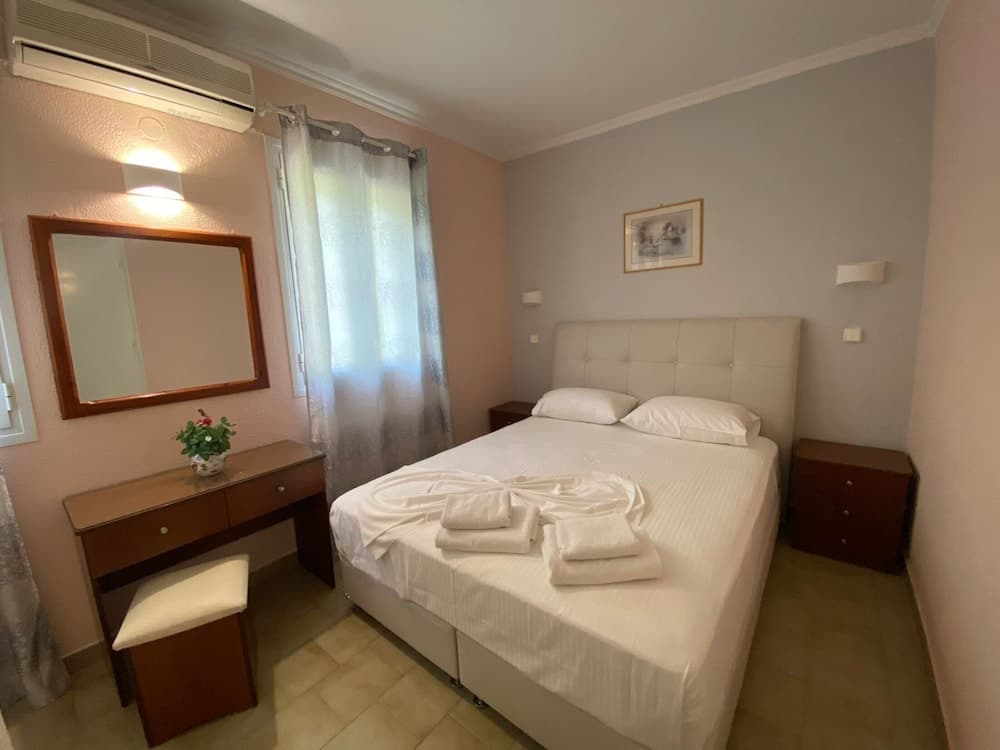 Corfu Glyfada Menigos Resort 40