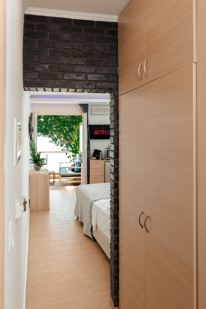 Sea View Studio With a Barbecue Area on the Terrace of the Building a Smart TV