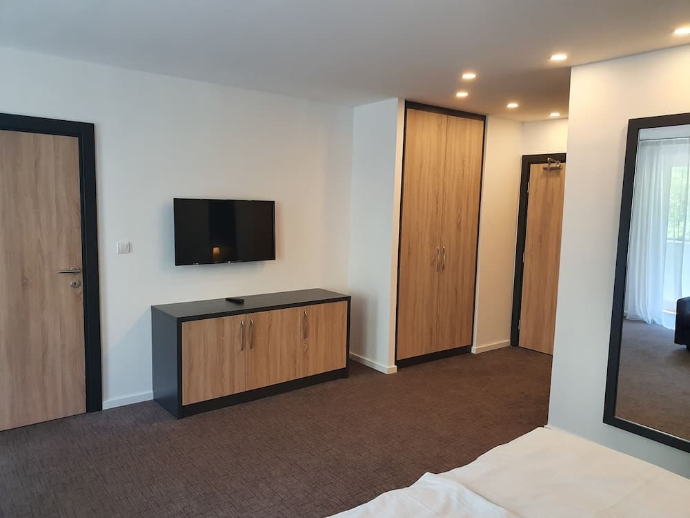 Premium Crown Suites