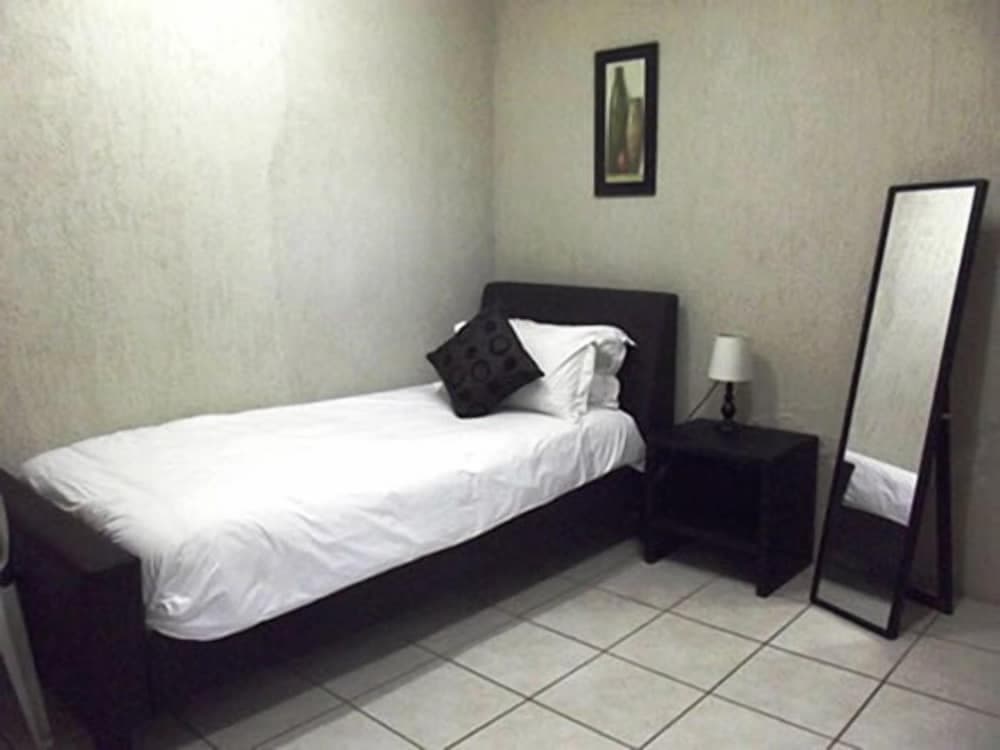 In-Town Guest Lodge Parys