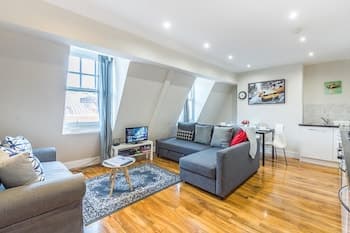 Luxurious Modern One Bedroom Apartment