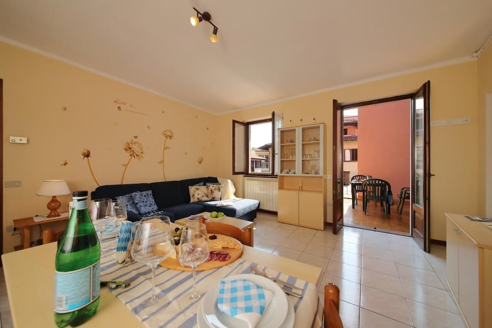 Petalo Bianco 100m from lake