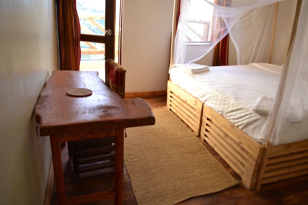 Bunyonyi Apple Farm Stay