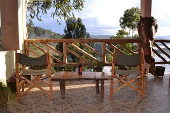 Bunyonyi Apple Farm Stay