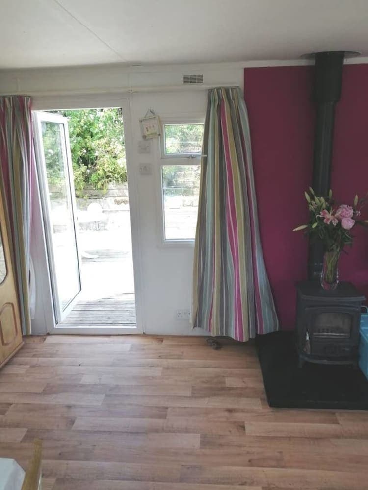 Midden Manor Country Stay on a Working Dairy Farm