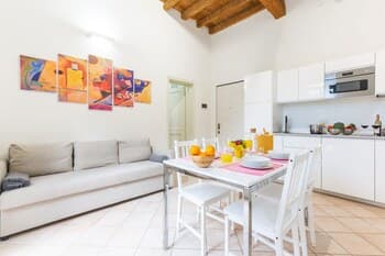 University Apartment con parcheggio e giardino