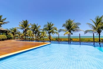IT03 Bangalo Duplex 3 Suites Pe na Areia