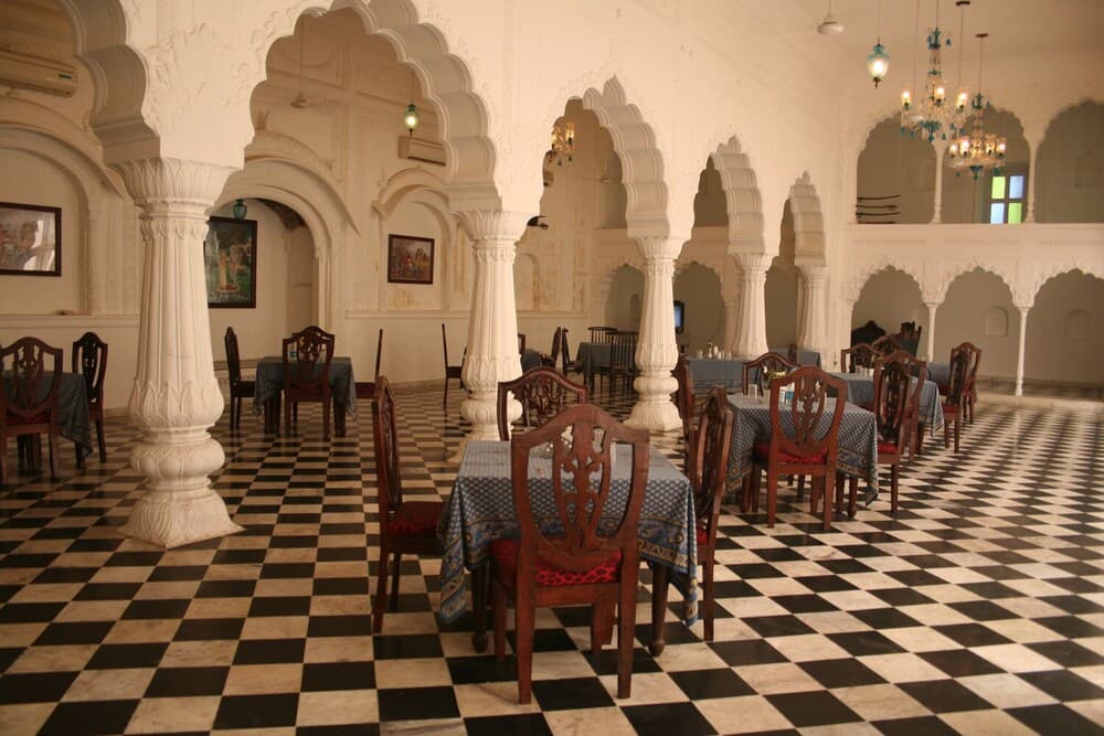 Aamod Mudfort Kuchesar