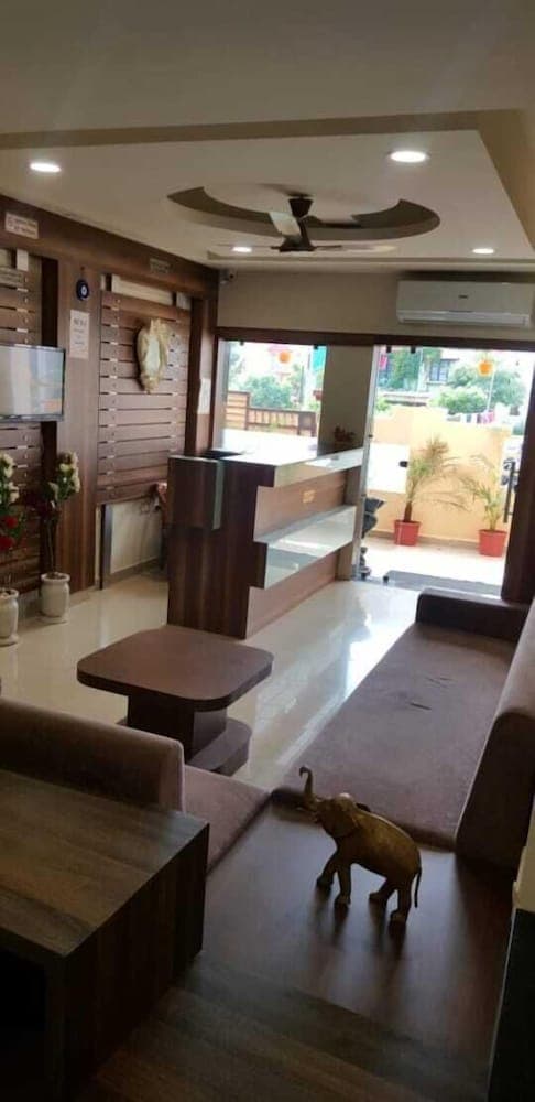 Hotel Smart Room By Shree Vatika