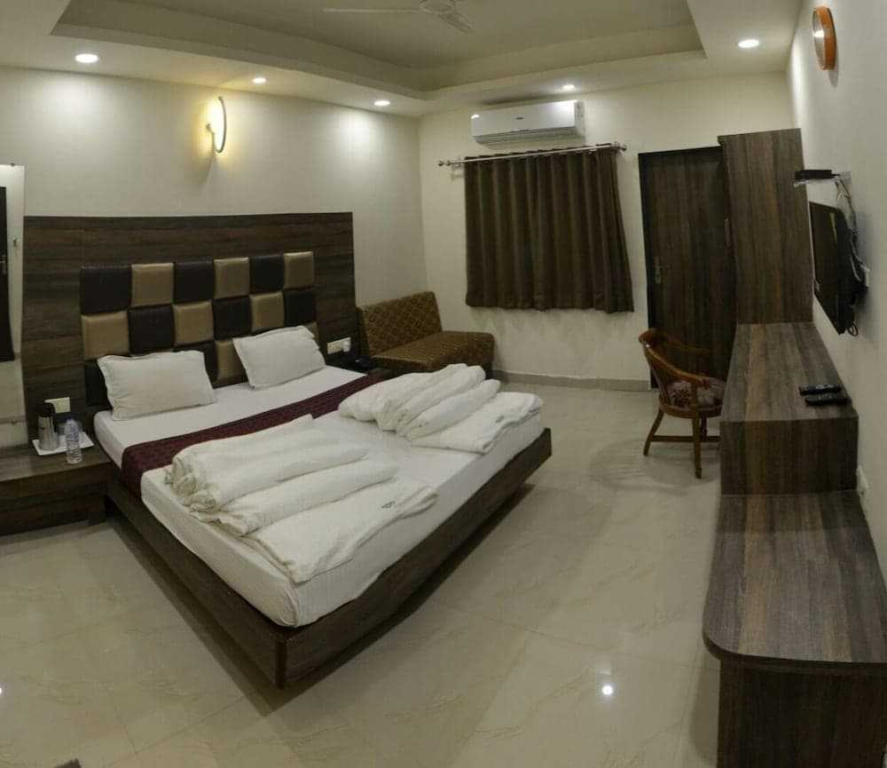 Hotel Smart Room By Shree Vatika