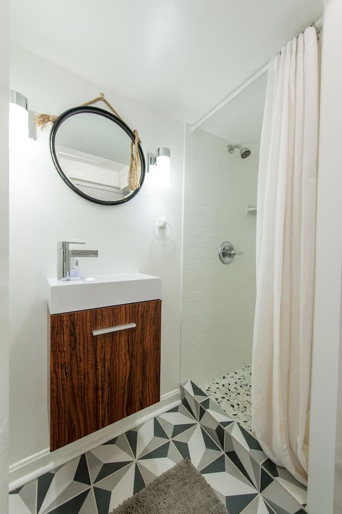 Honey Suite - Luxury Bed - Peaceful and Quiet Central D.C.
