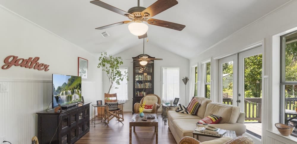 The Tire Swing - Modern 3BD - Gourmet Kitchen - Awesome Local