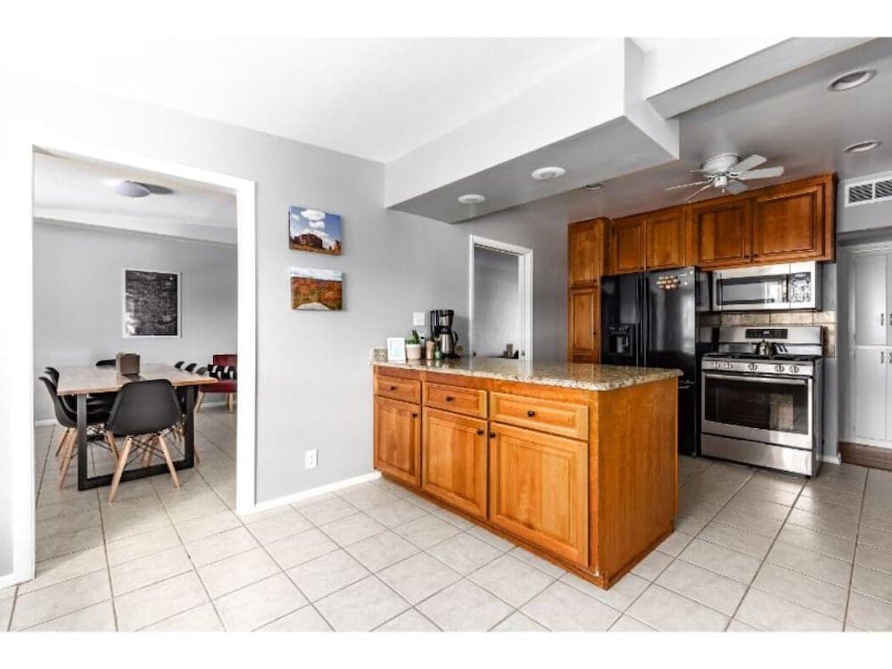 ELM - Modern 4BD / Private Pool & Walk to Biltmore