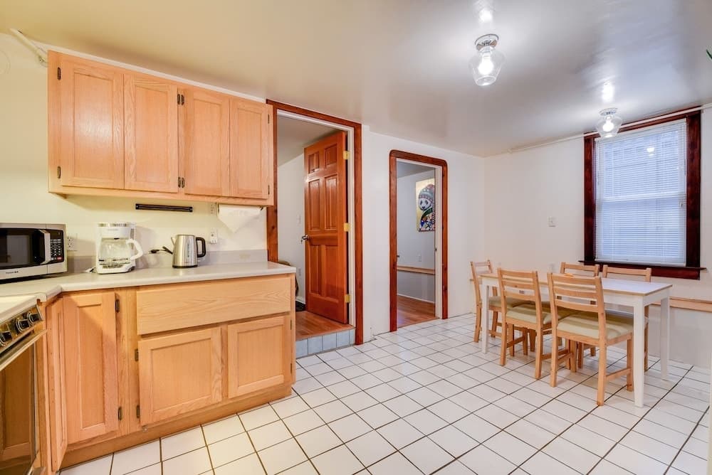 Quaint And Charming 2br Apt In Central Oakland 2 Bedroom Apts by Redawning