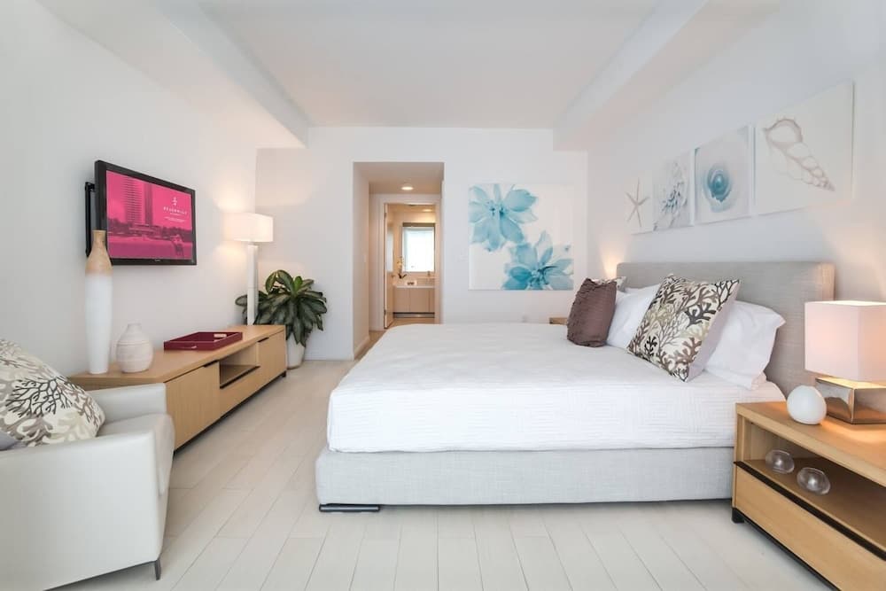 1909 MIami Hallandale BeachWalk Resort 57723