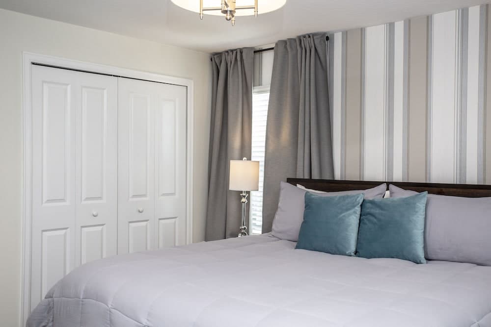 4983 Storey Lake Resort 63109 / 63373