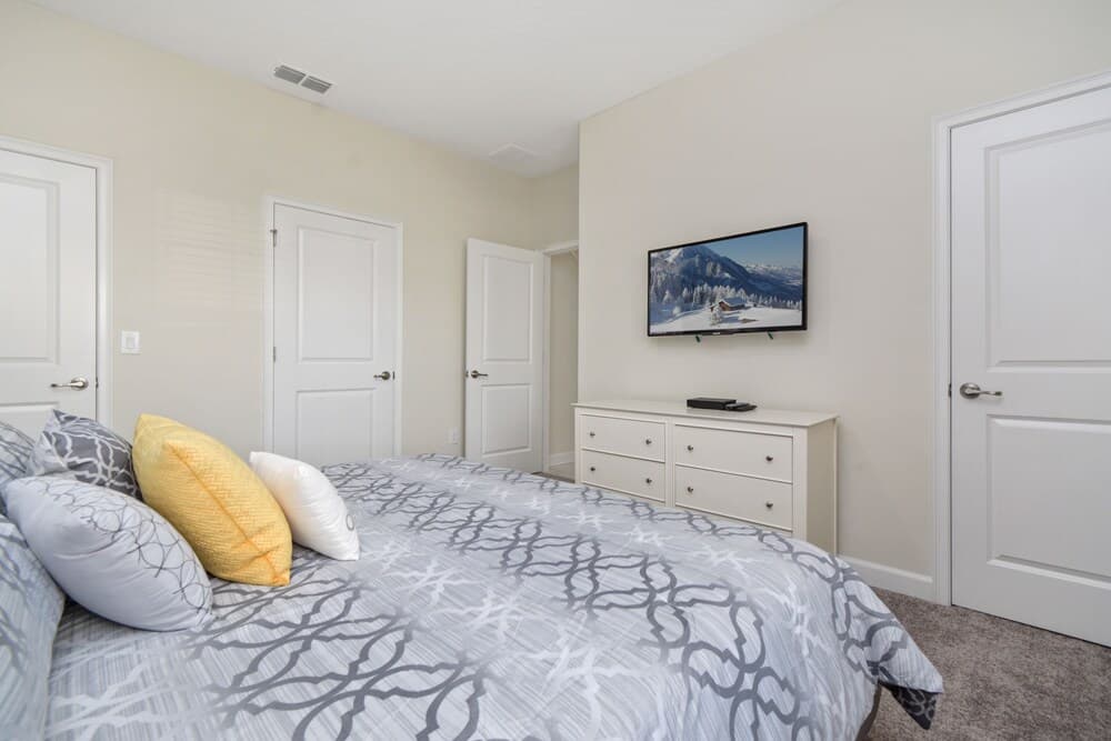 4810 Storey Lake Resort  43678 / 44301