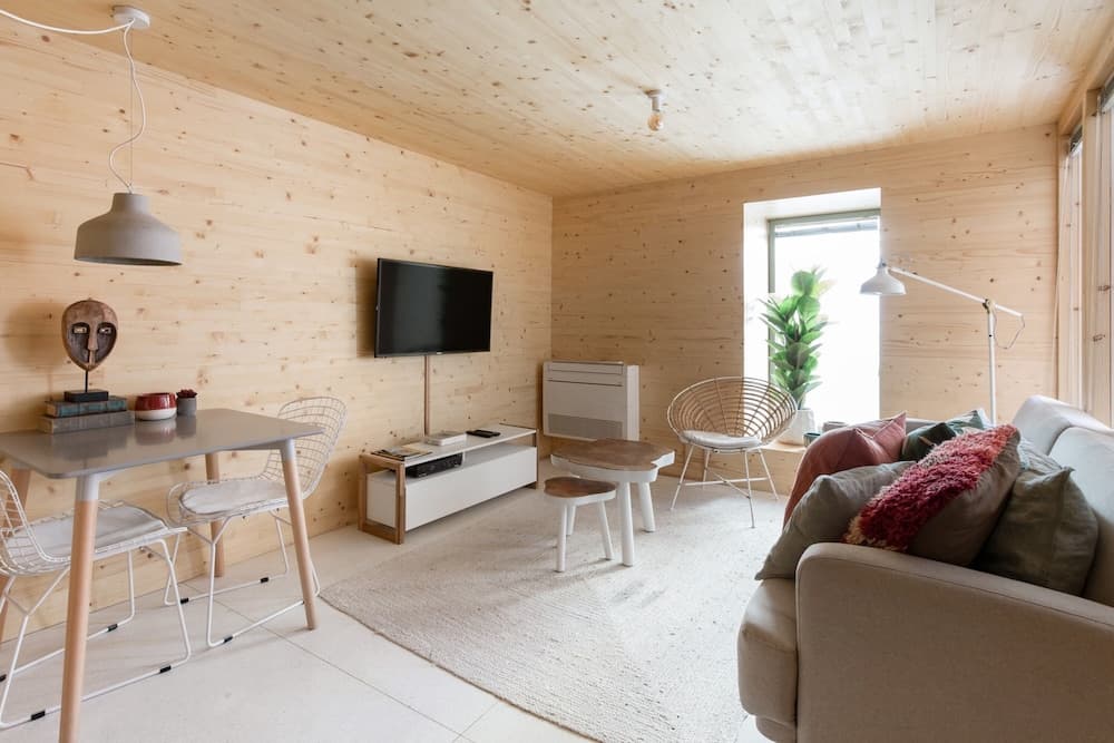 Mac003 · Macario Wood Apartment // Netflix