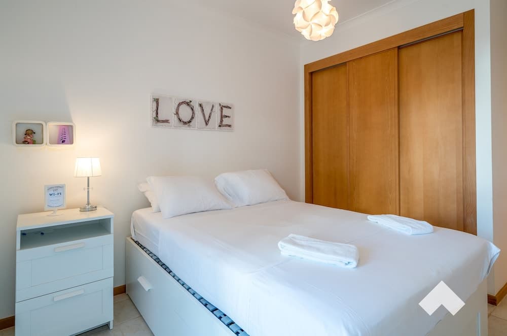 Palm02 · Palm Village Apartment 2 3BD · A/C · Terrace