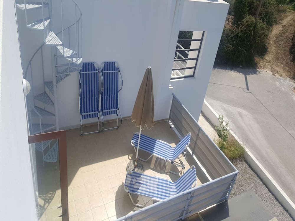 Splendid Holiday Home With Swimming Pool