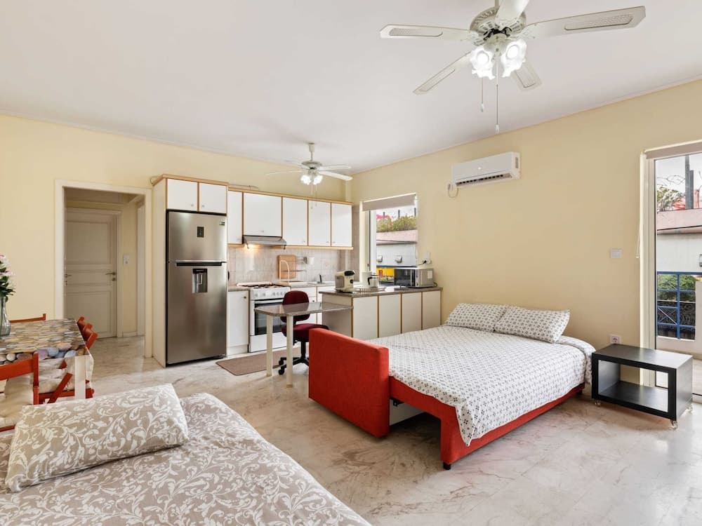 Apartment in Piraeus Near Monastiraki Square