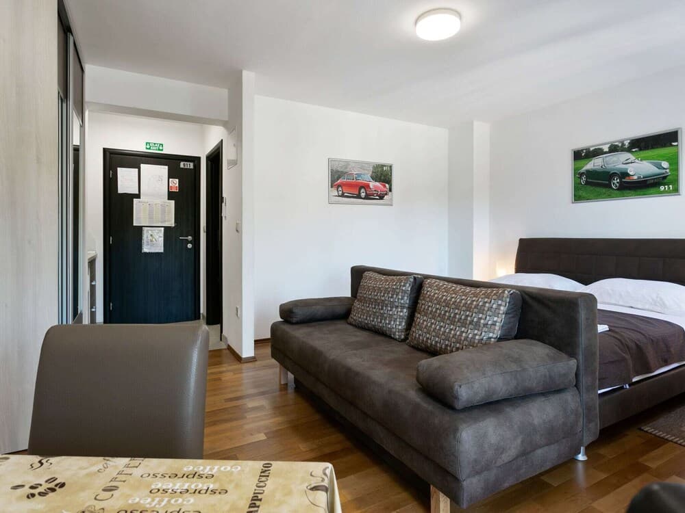 Modern Apartment in Drvenik With Balcony