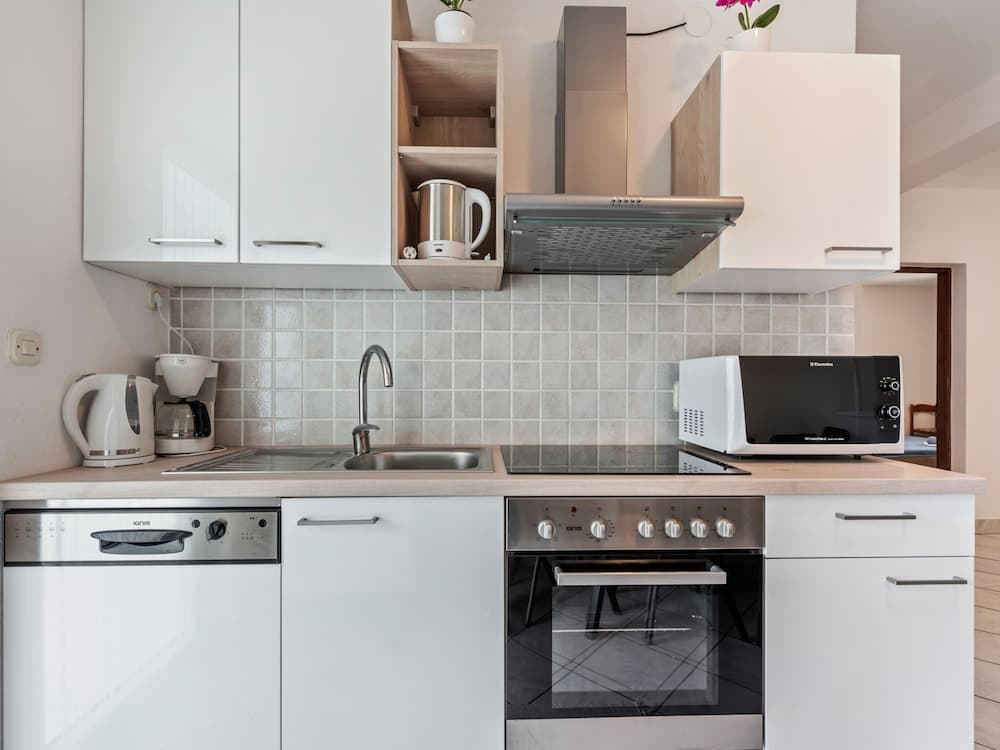 Homely Apartment in Vir With Balcony