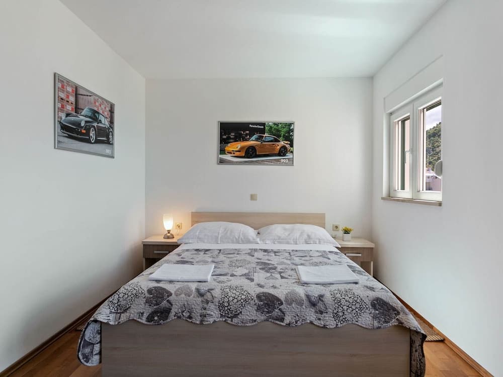 Contemporary Apartment in Drvenik With Balcony